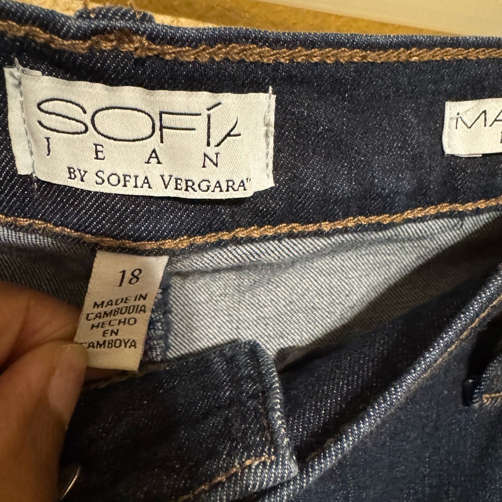 Sofia Vergara Jeans - image 6